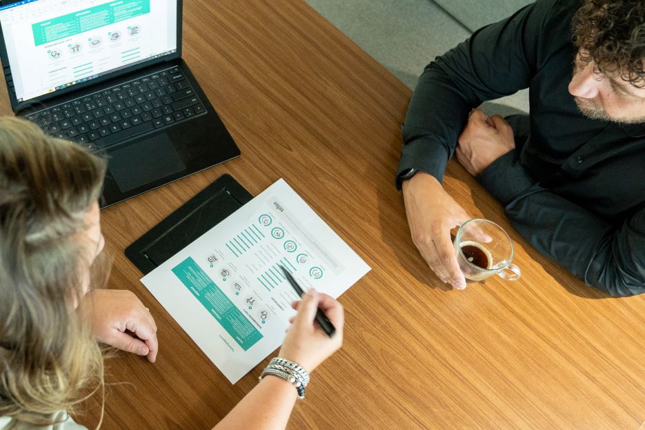 samen talentscan bespreken Coach en kandidaat bespreken samen talentscan